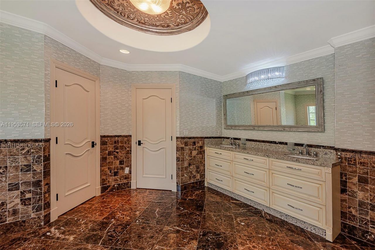 674 Ocean Blvd, Golden Beach, FL 33160 Photo