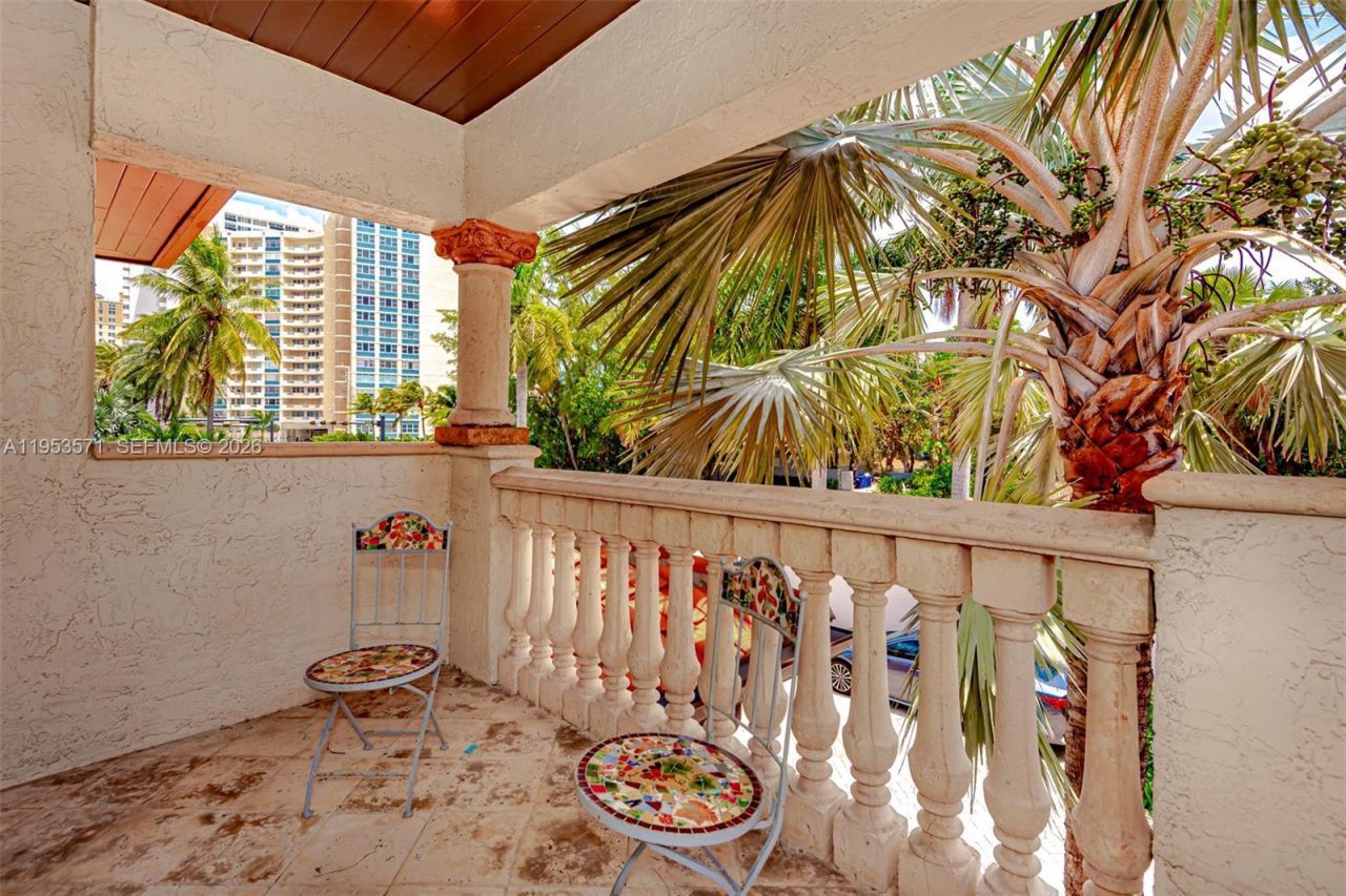 674 Ocean Blvd, Golden Beach, FL 33160 Photo