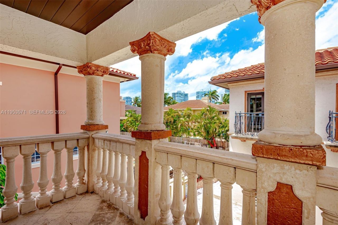 674 Ocean Blvd, Golden Beach, FL 33160 Photo