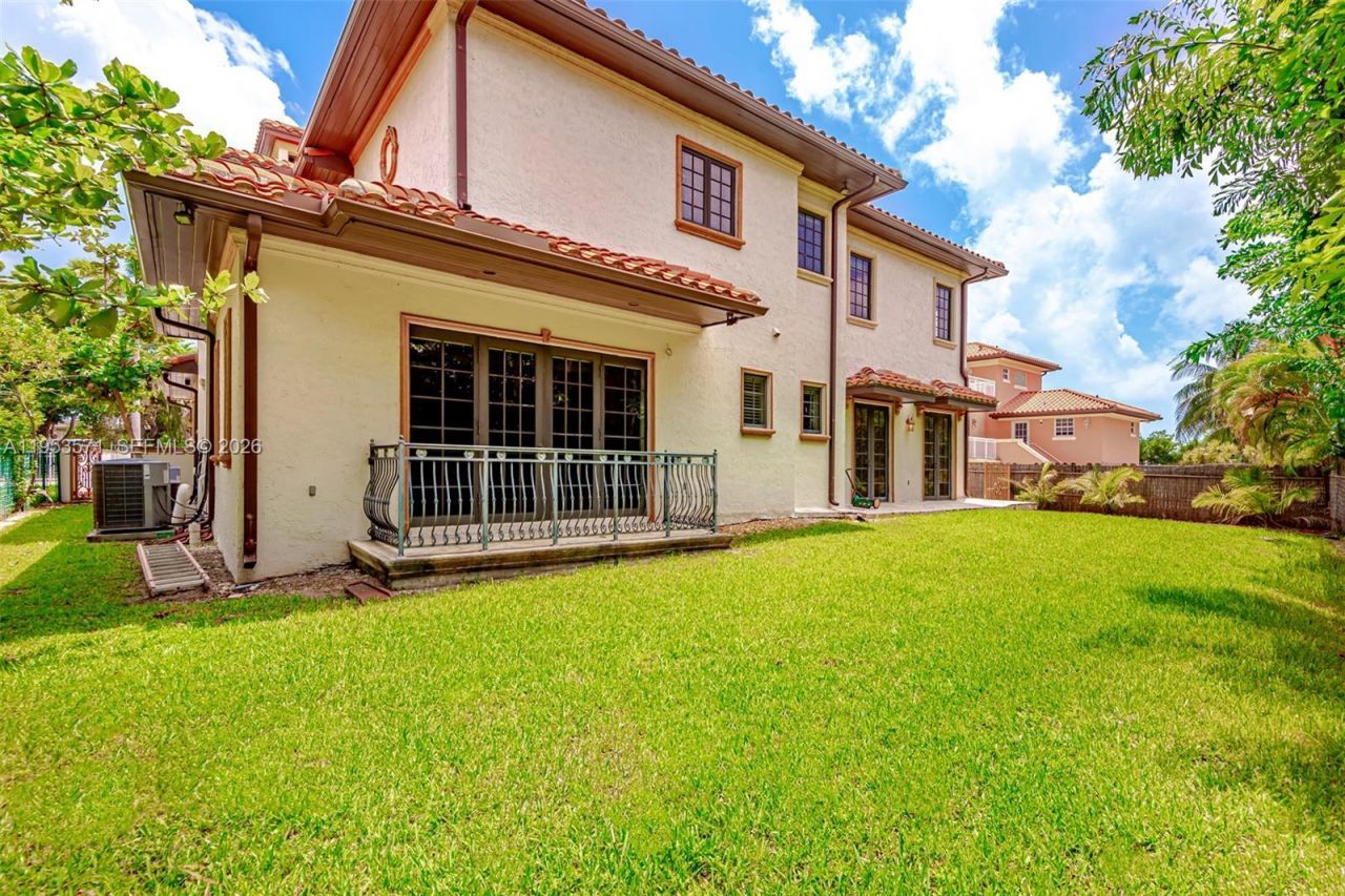 674 Ocean Blvd, Golden Beach, FL 33160 Photo