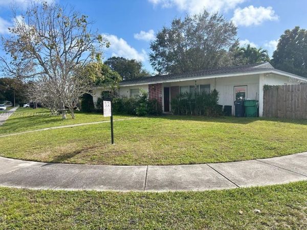 10010 SW 161st St , Miami, FL 33157