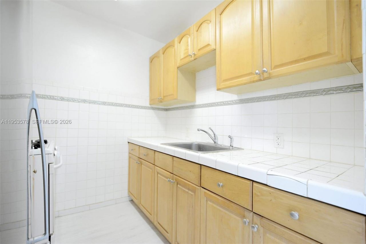 344 Meridian Ave , Unit 2B, Miami Beach, FL 33139 Photo
