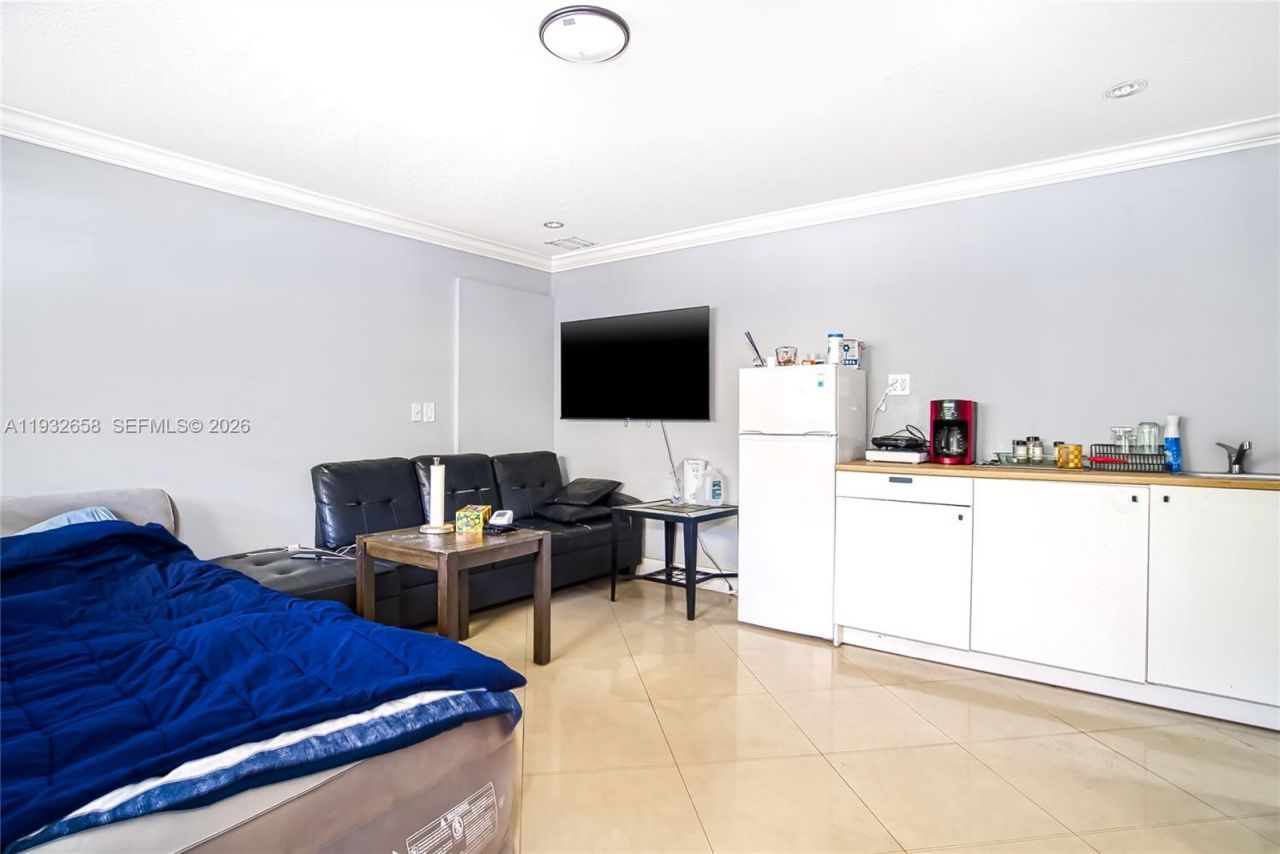 1457 Atlantic Shores Blvd , Hallandale Beach, FL 33009 Photo