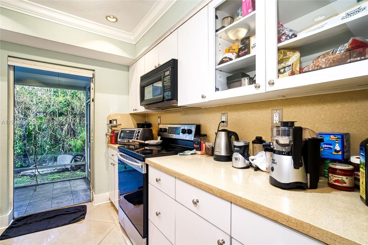 1457 Atlantic Shores Blvd , Hallandale Beach, FL 33009 Photo