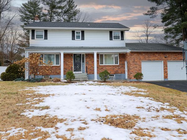 957 W Pine Hill Drive, Schenectady, NY 12303