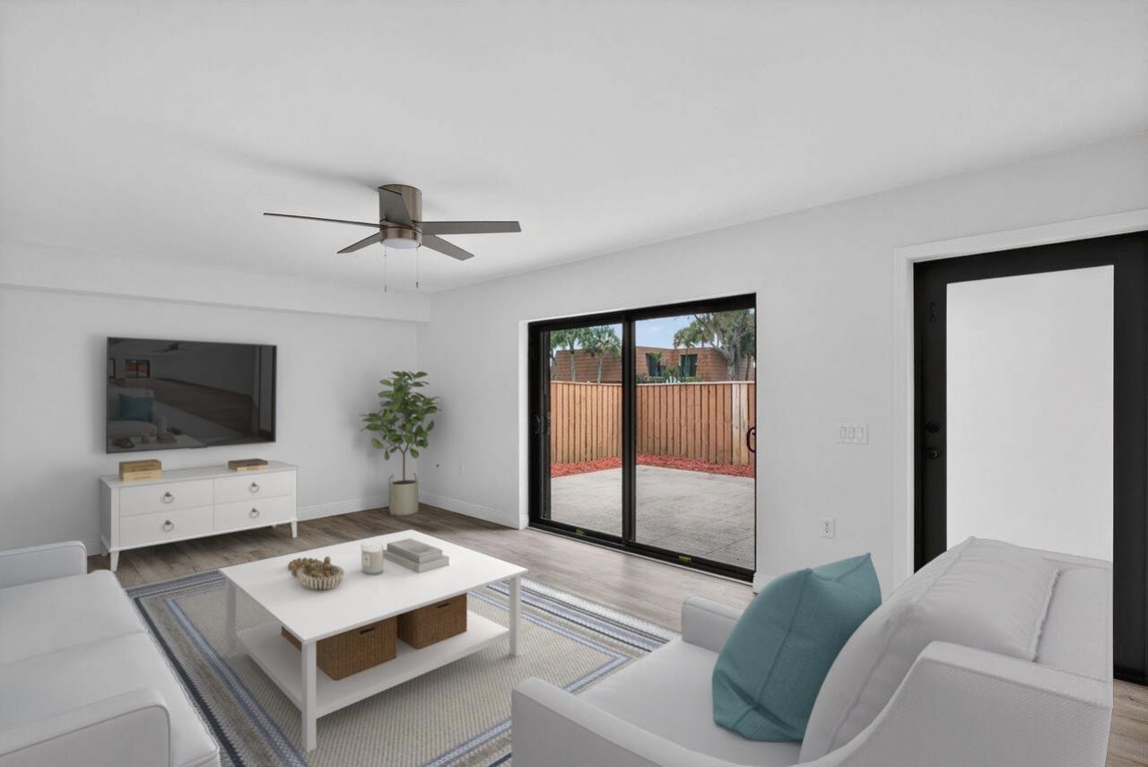 304 Live Oak Lane, Boynton Beach, FL 33436 Photo