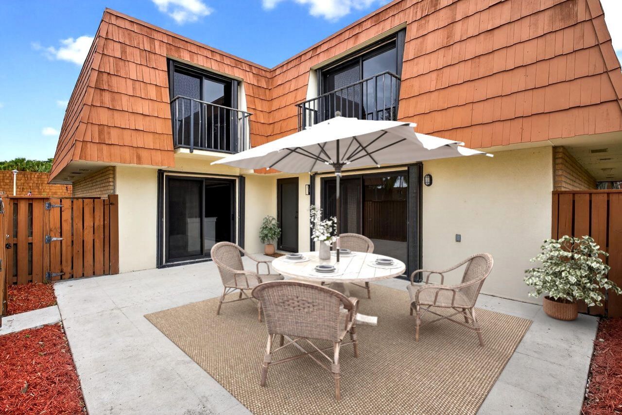 304 Live Oak Lane, Boynton Beach, FL 33436 Photo