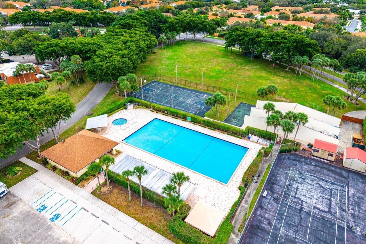 304 Live Oak Lane, Boynton Beach, FL 33436 Photo