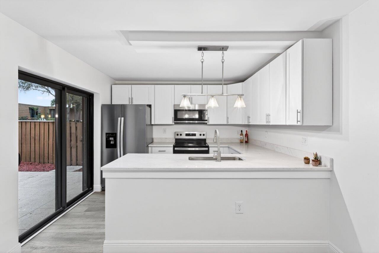 304 Live Oak Lane, Boynton Beach, FL 33436 Photo