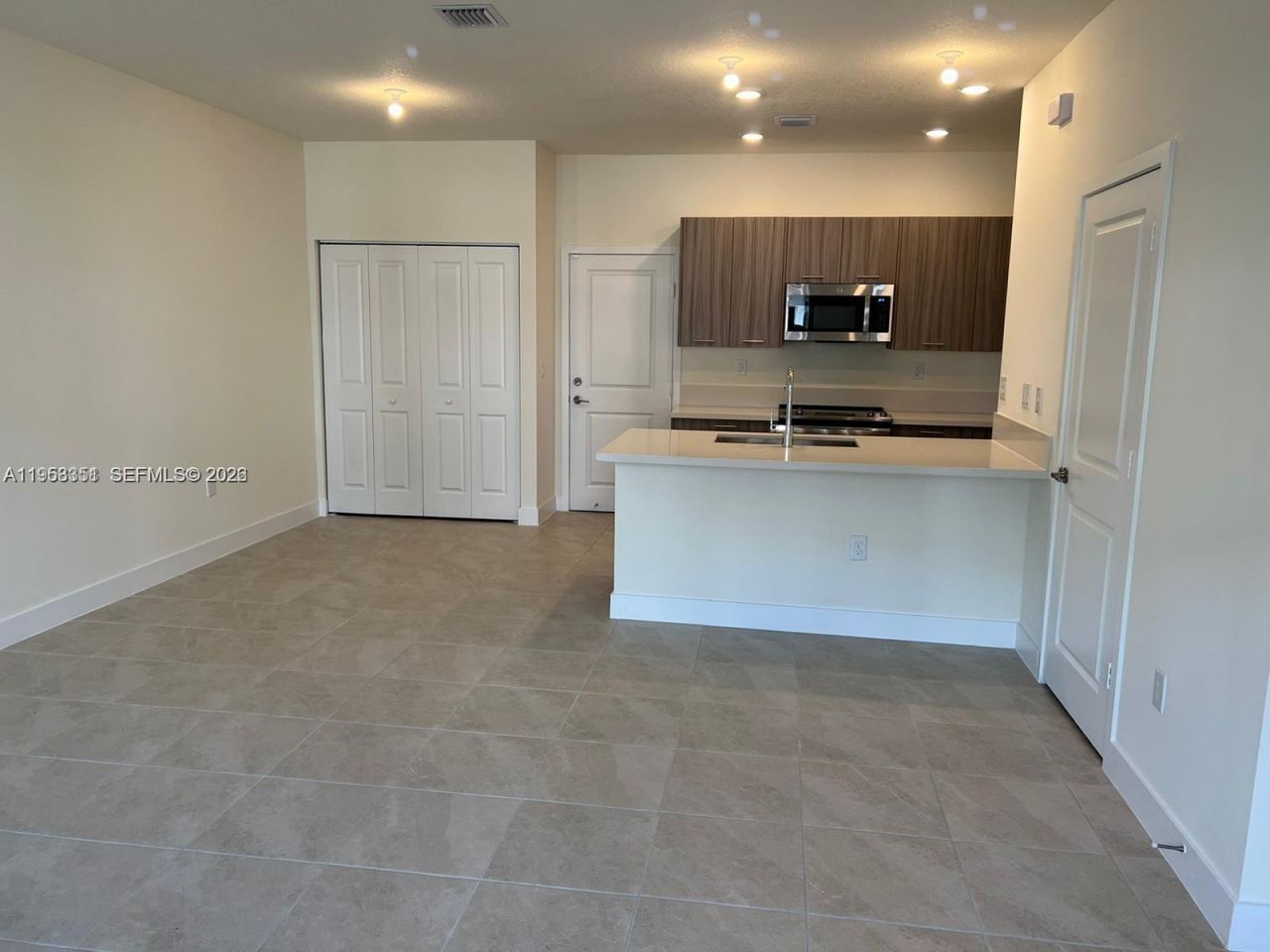 4622 NW 83rd Path, Doral, FL 33166 Photo