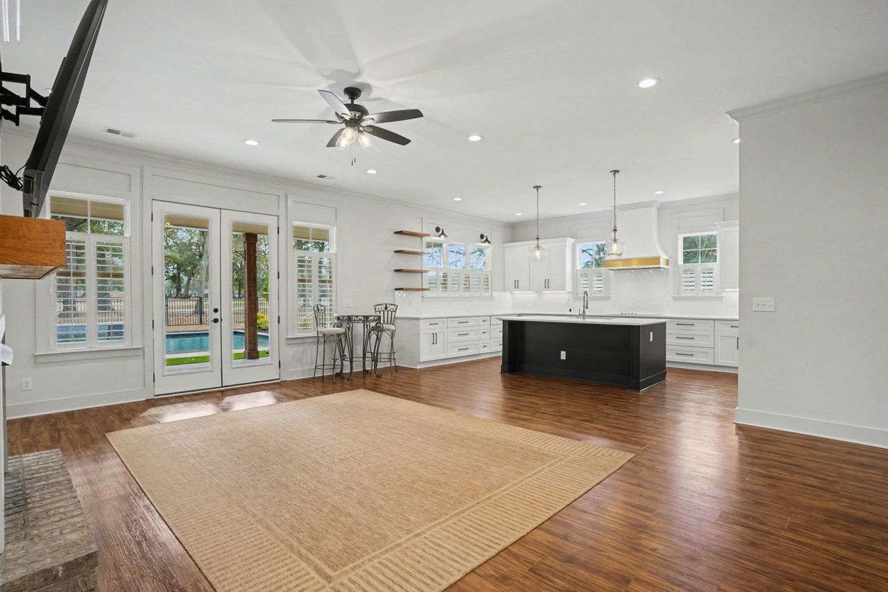 208 Green Lake Dr. Photo 15