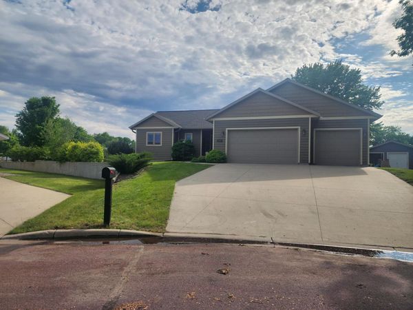 212 Eastwood Drive, Redwood Falls, MN 56283
