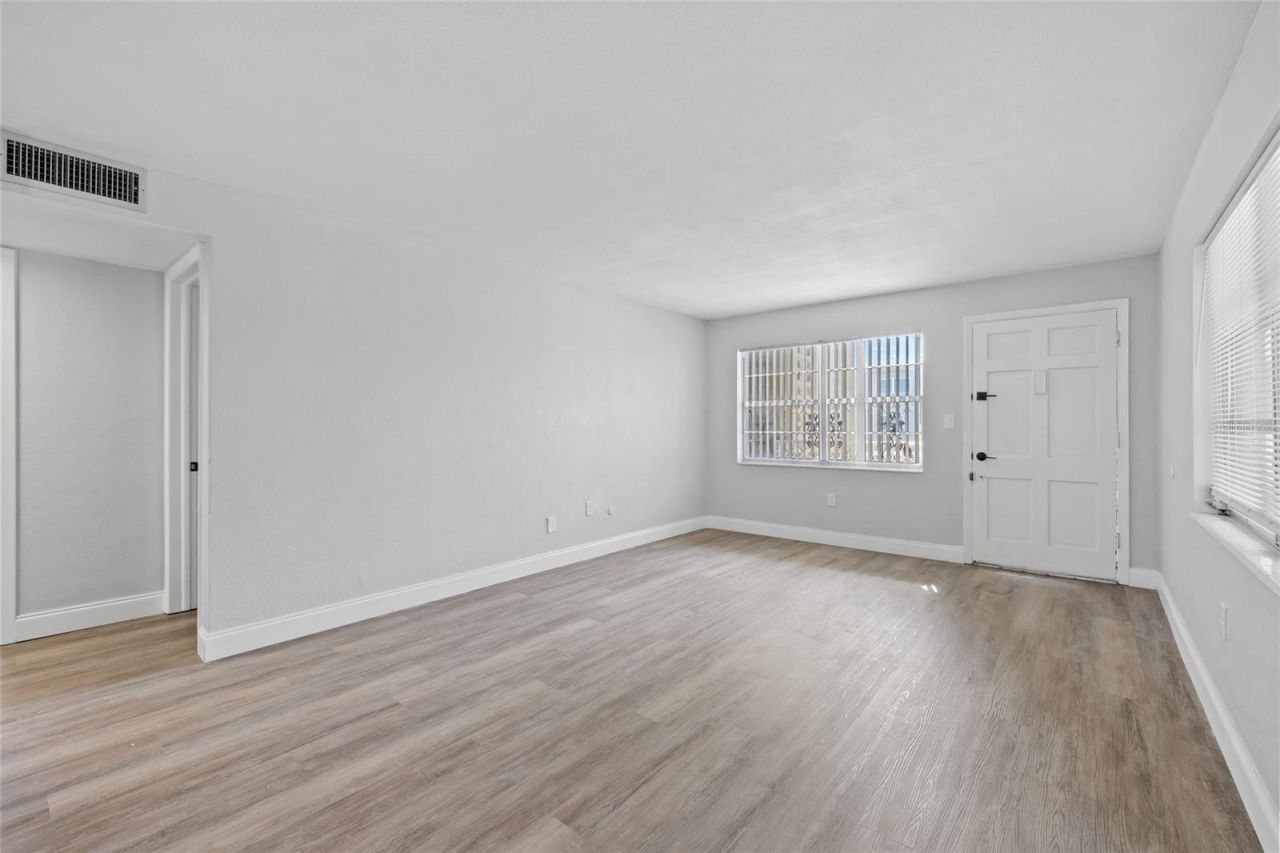 1000 49th Street N, Unit 214, Saint Petersburg, FL 33710 Photo