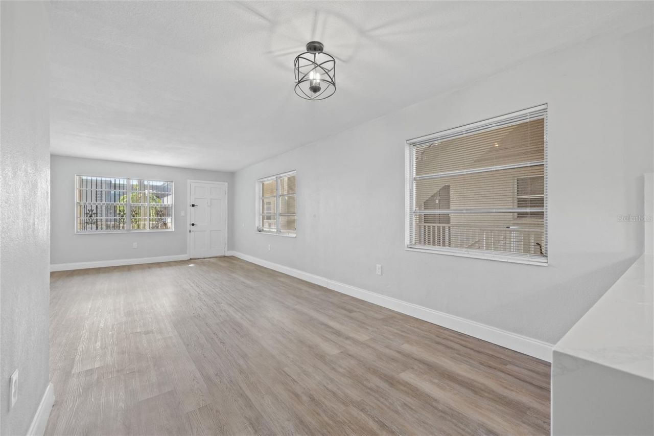 1000 49th Street N, Unit 214, Saint Petersburg, FL 33710 Photo
