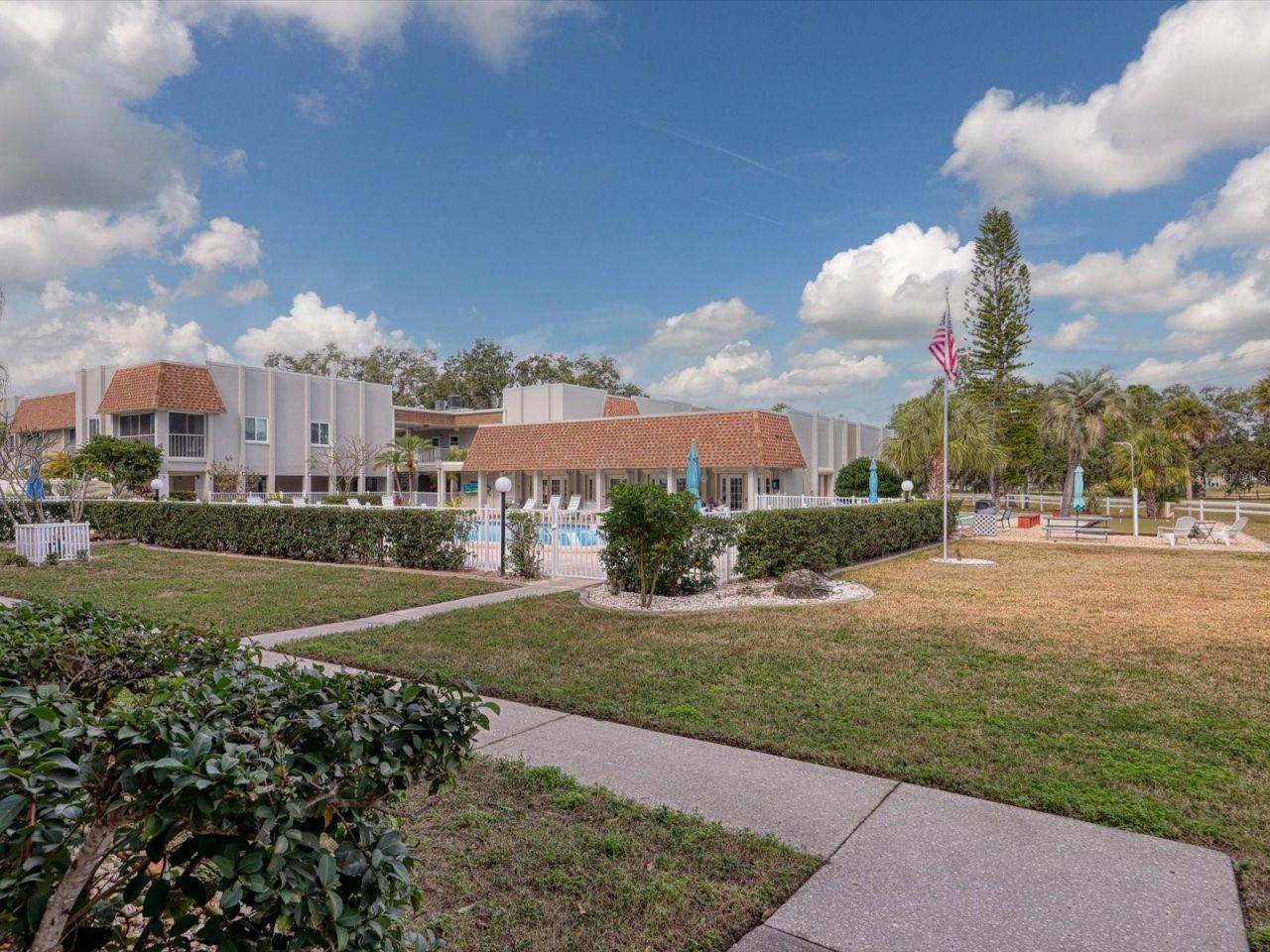 1330 Glen Oaks Drive E, Unit 174D, Sarasota, FL 34232 Photo