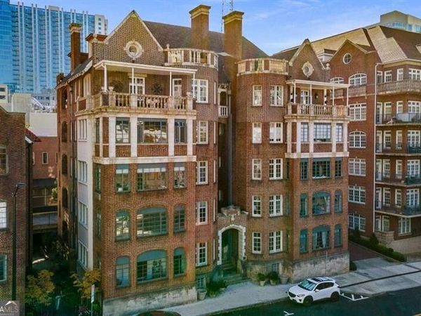 81 Peachtree Place NE, Unit 6, Atlanta, GA 30309