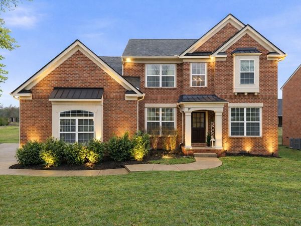 1061 Avery Trace Cir, Hendersonville, TN 37075