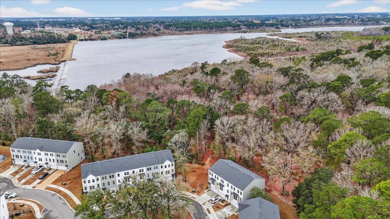 2017 Callaway Circle Photo 32