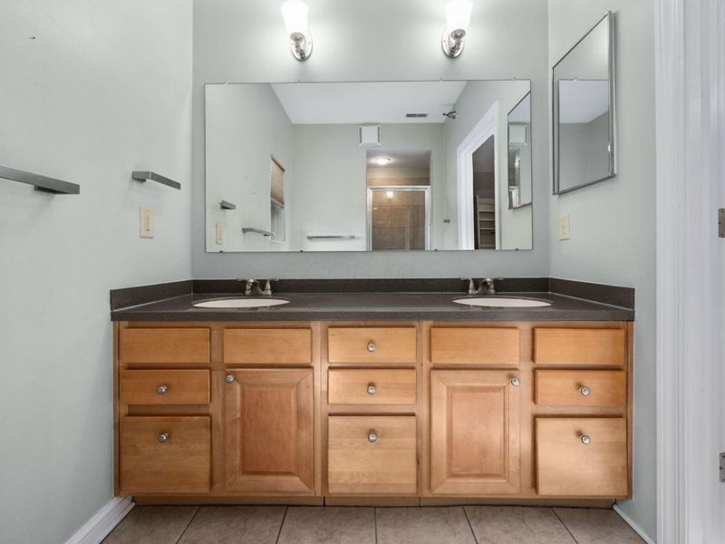 1744 Ridgecliff Road, Unit 12, Columbus, OH 43221 Photo 16