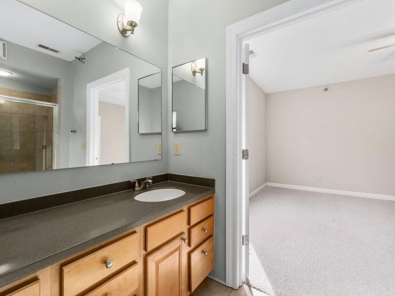 1744 Ridgecliff Road, Unit 12, Columbus, OH 43221 Photo 17