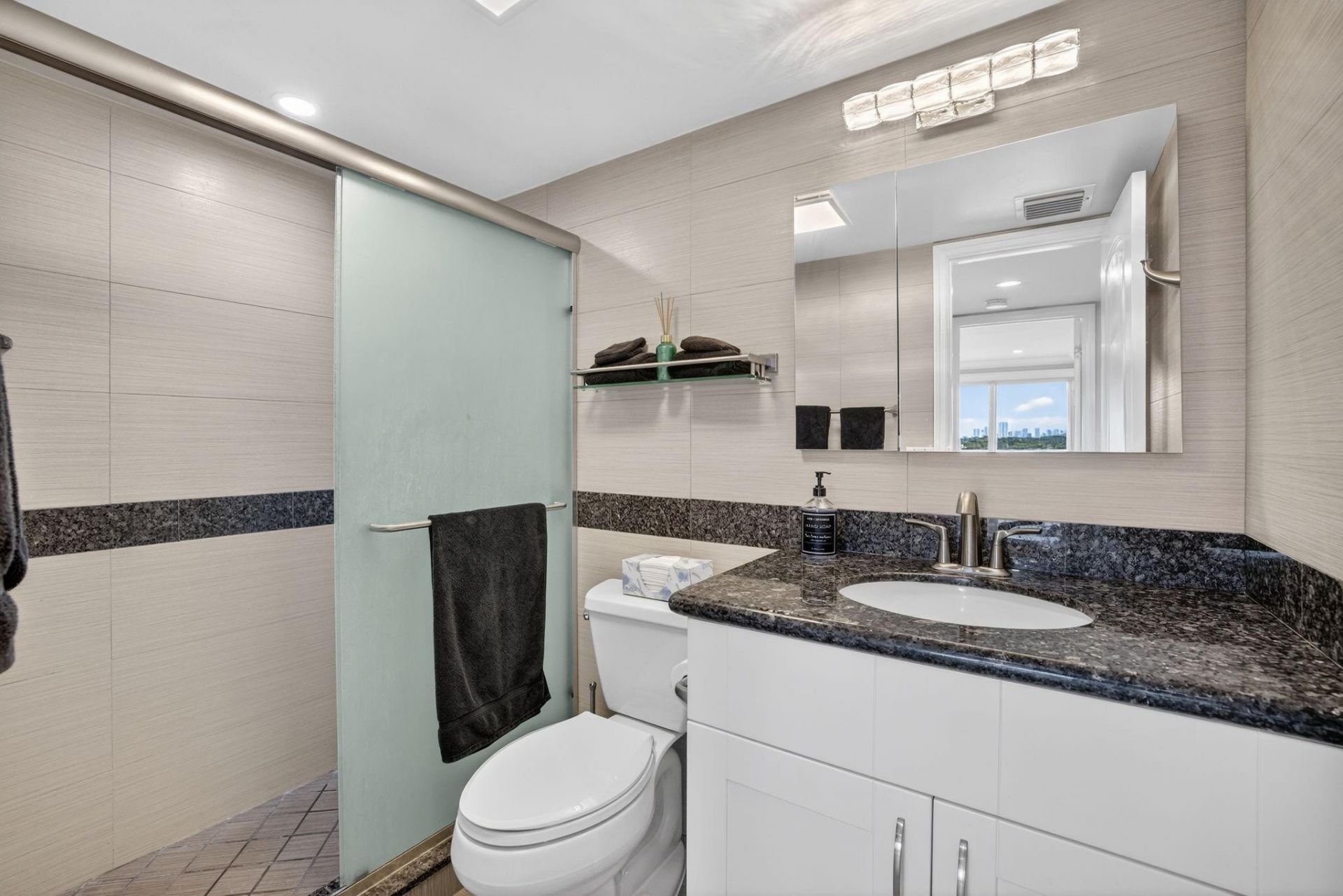 95 N Birch Road, Unit 702, Fort Lauderdale, FL 33304 Photo