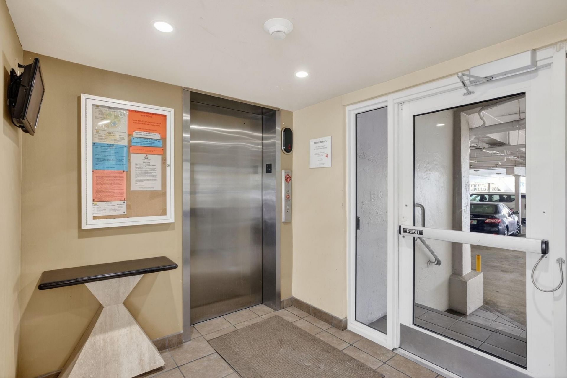 95 N Birch Road, Unit 702, Fort Lauderdale, FL 33304 Photo