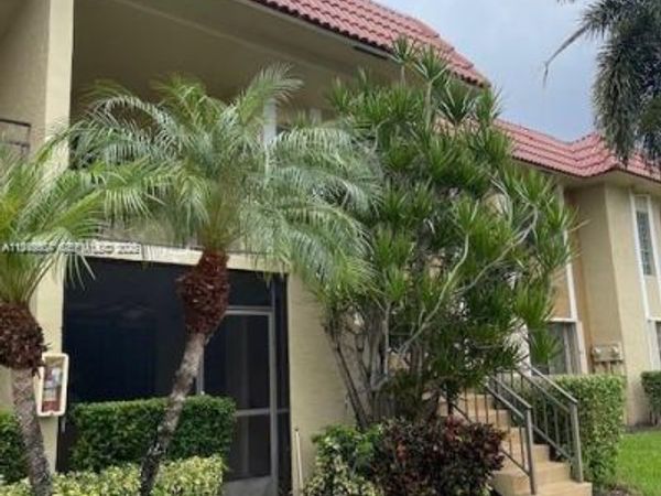 321 Lakeview Dr, Unit 105, Weston, FL 33326