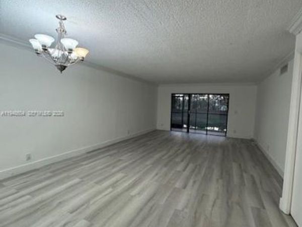 321 Lakeview Dr, Unit 105, Weston, FL 33326