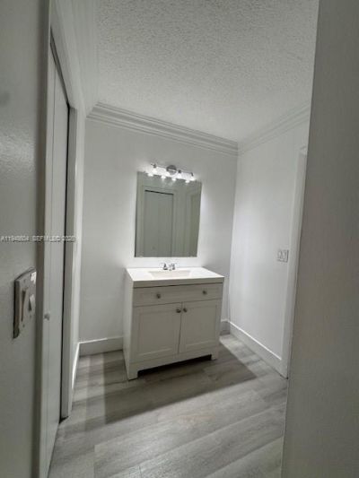 321 Lakeview Dr, Unit 105, Weston, FL 33326 Photo