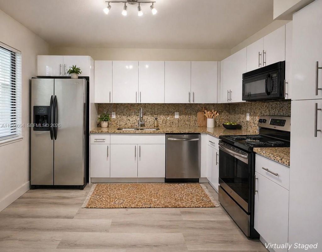 321 Lakeview Dr, Unit 105, Weston, FL 33326 Photo