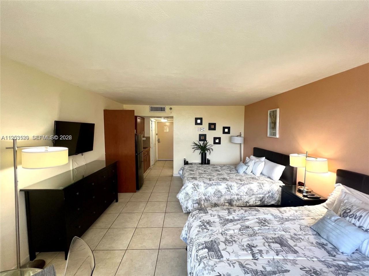 19201 Collins Ave, Unit 242, Sunny Isles Beach, FL 33160 Photo