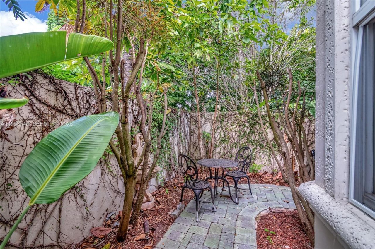 8244 Lakeview Dr, West Palm Beach, FL 33412 Photo