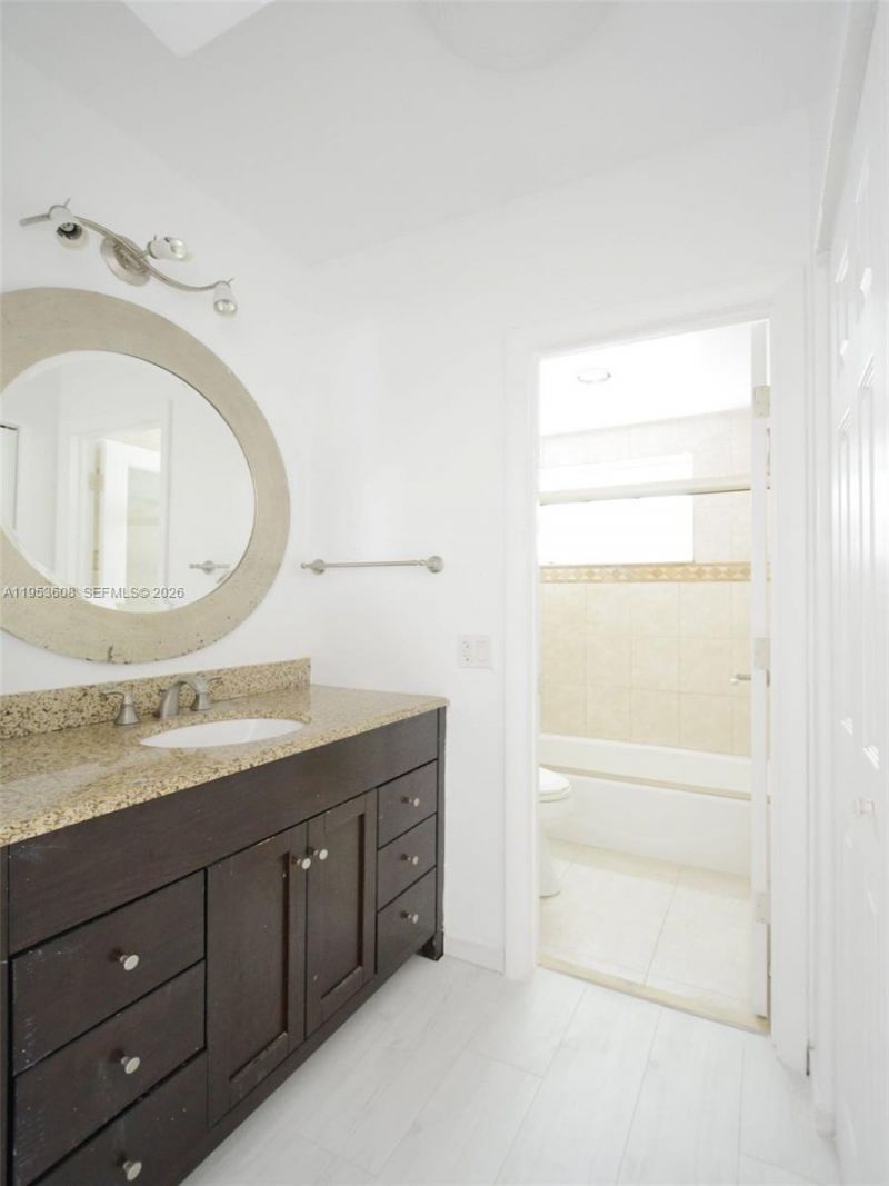 344 Meridian Ave, Unit 2B, Miami Beach, FL 33139 Photo