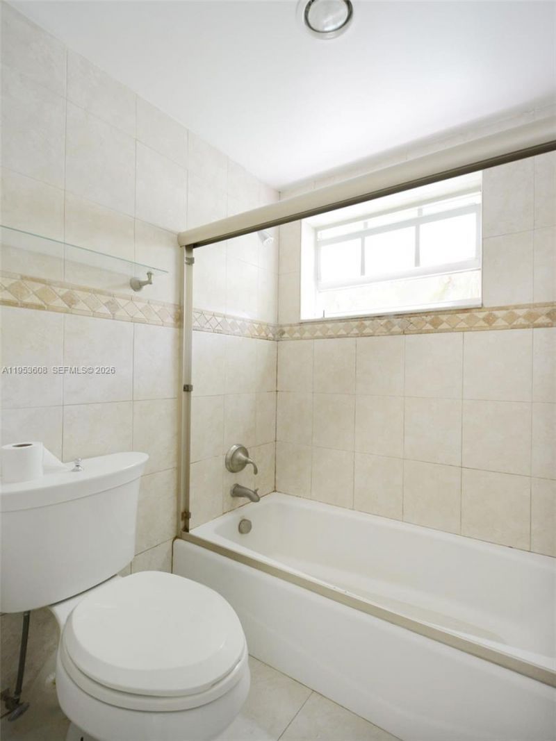 344 Meridian Ave, Unit 2B, Miami Beach, FL 33139 Photo