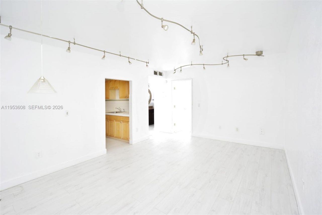 344 Meridian Ave, Unit 2B, Miami Beach, FL 33139 Photo