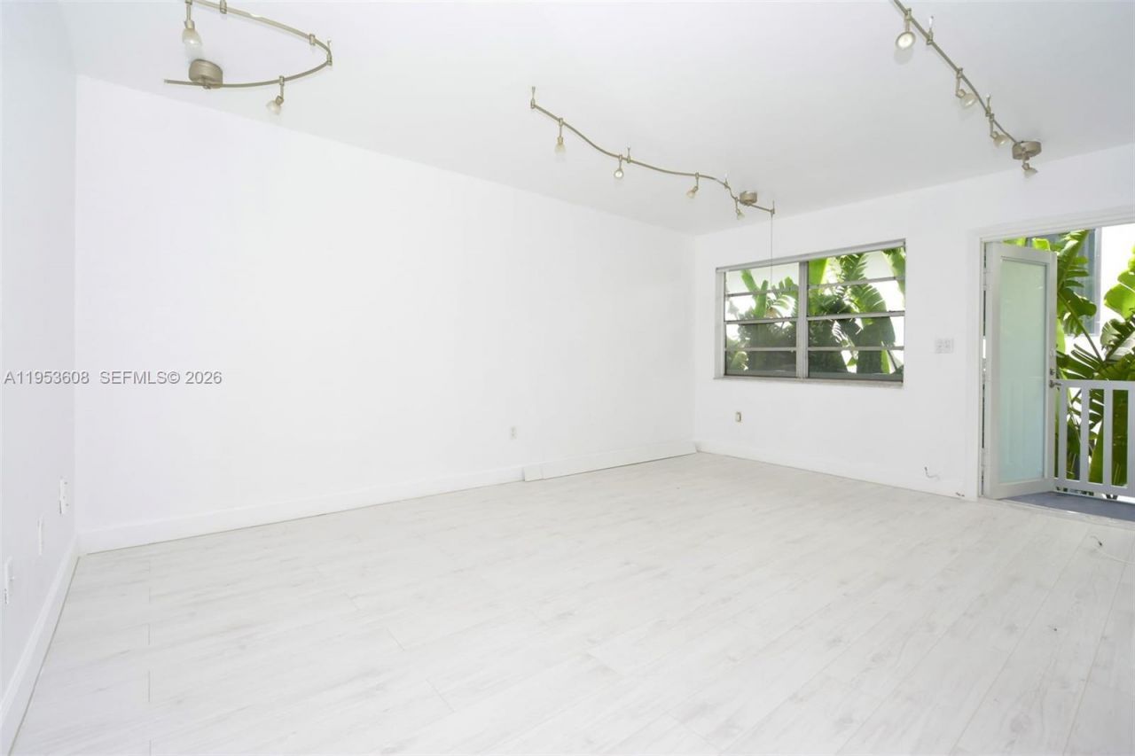 344 Meridian Ave, Unit 2B, Miami Beach, FL 33139 Photo