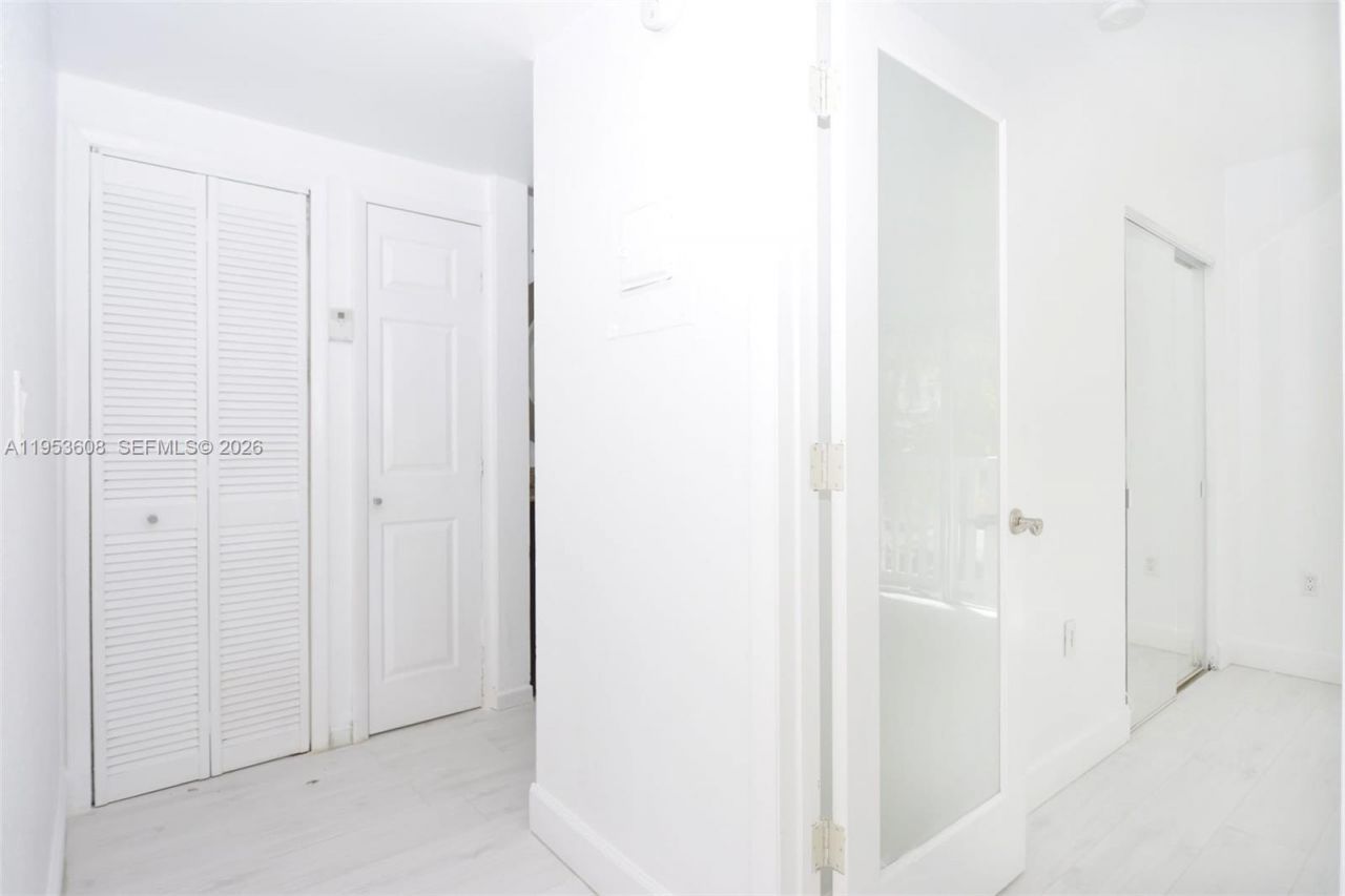 344 Meridian Ave, Unit 2B, Miami Beach, FL 33139 Photo