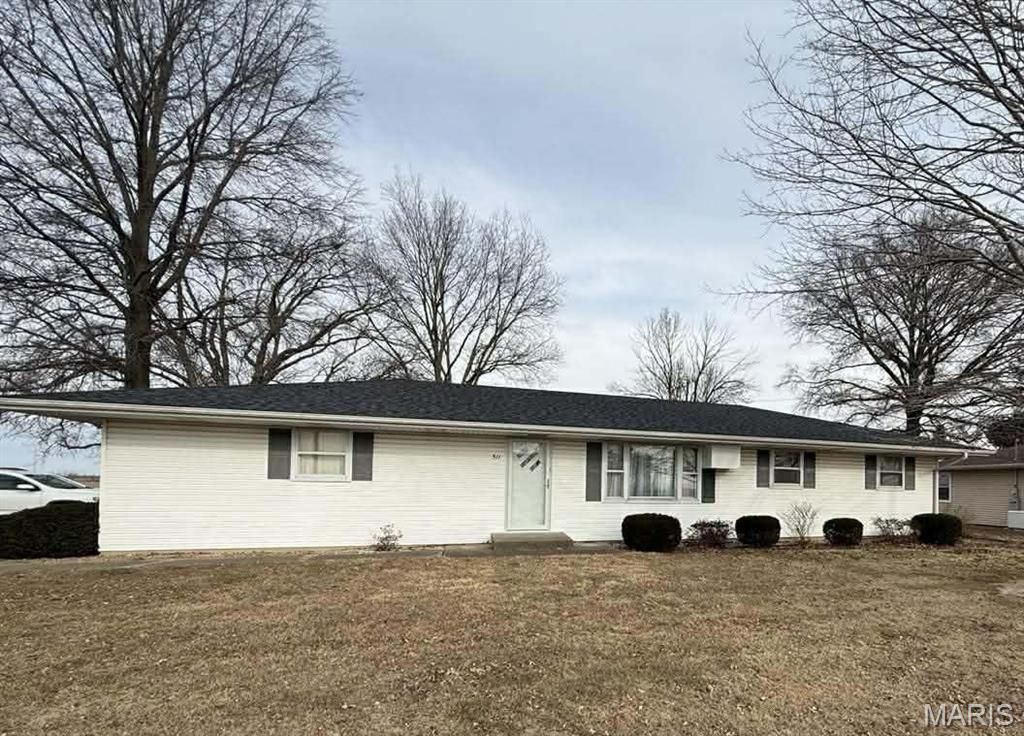 511 W 3rd Street, Saint Peter, IL 62880 Main Photo