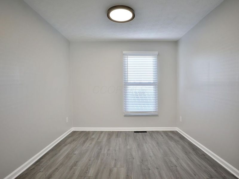 5762 Hallridge Circle, Columbus, OH 43232 Photo 11