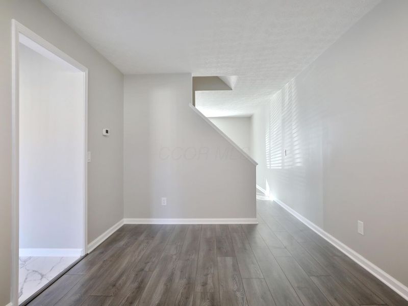 5762 Hallridge Circle, Columbus, OH 43232 Photo 12