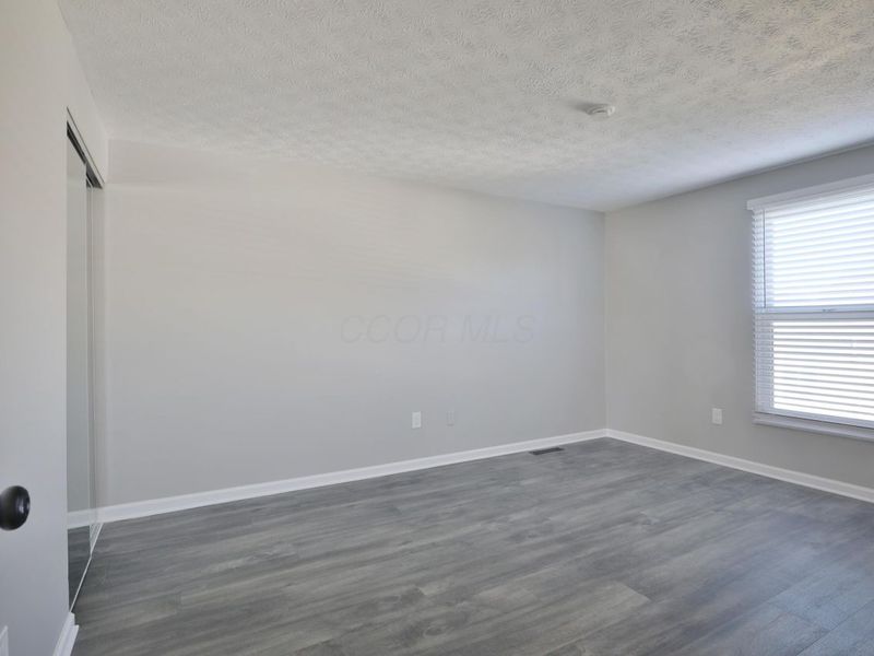 5762 Hallridge Circle, Columbus, OH 43232 Photo 21