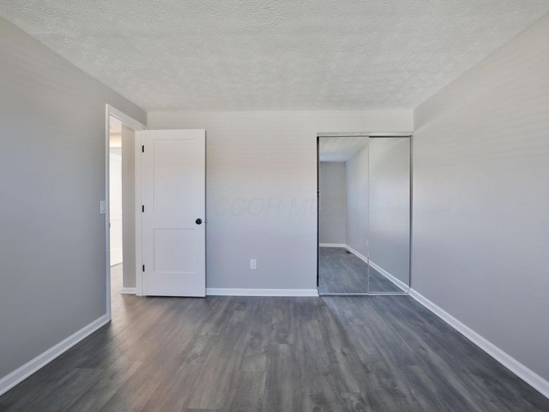 5762 Hallridge Circle, Columbus, OH 43232 Photo 23