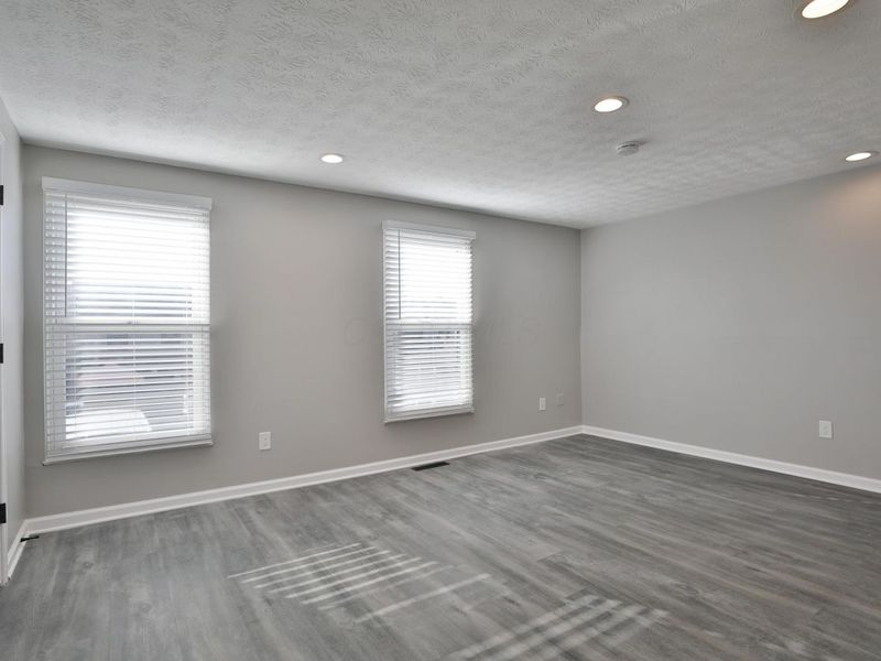 5762 Hallridge Circle, Columbus, OH 43232 Photo 29