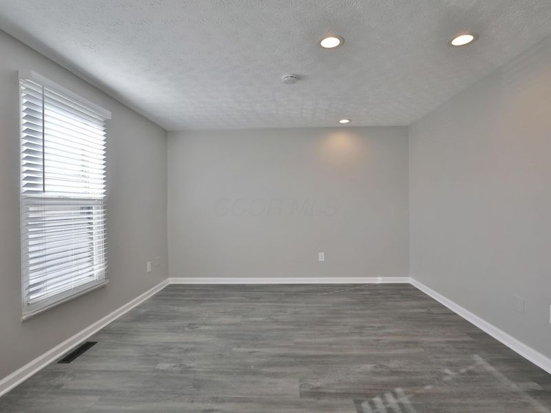 5762 Hallridge Circle, Columbus, OH 43232 Photo 30