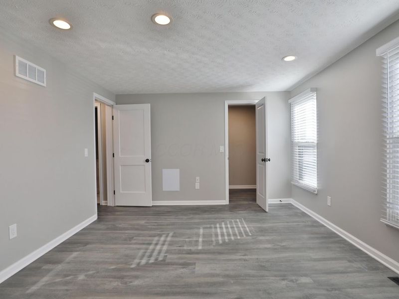 5762 Hallridge Circle, Columbus, OH 43232 Photo 31