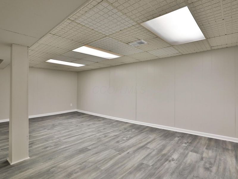 5762 Hallridge Circle, Columbus, OH 43232 Photo 33