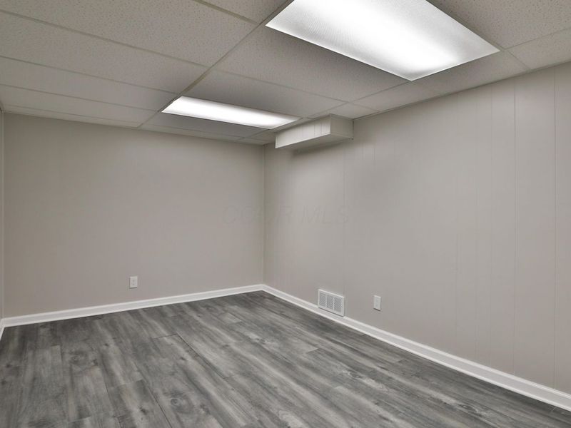 5762 Hallridge Circle, Columbus, OH 43232 Photo 36