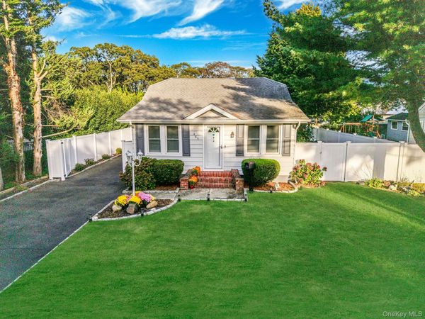 485 3rd Avenue, Bayport, NY 11705