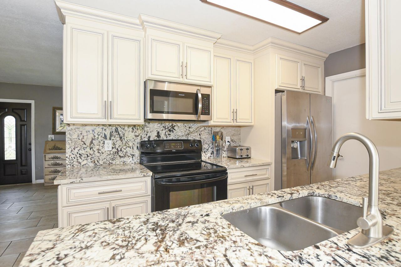 610 NW Marion Avenue, Port Saint Lucie, FL 34983 Photo