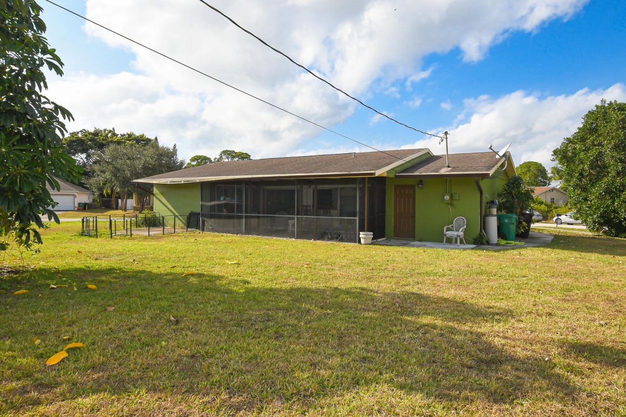 610 NW Marion Avenue, Port Saint Lucie, FL 34983 Photo